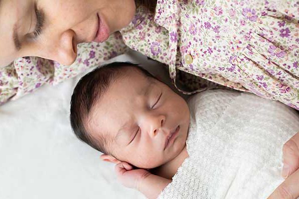 تیروئیدیت بعد از زایمان چیست؟ علائم و نحوه درمان تیروئیدیت پس از زایمان